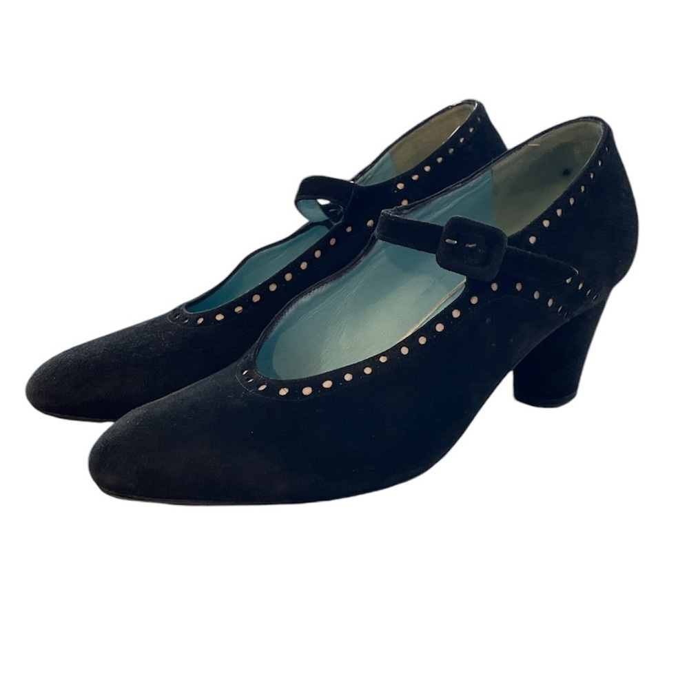 Thierry Rabotin Black Heels with Sleek Design
